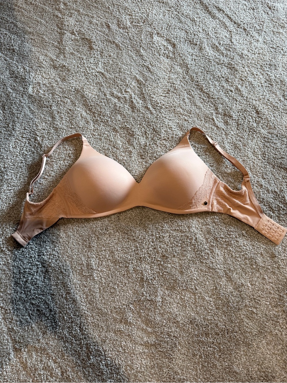 Venus T-Shirt Bra with Light Lace Trim